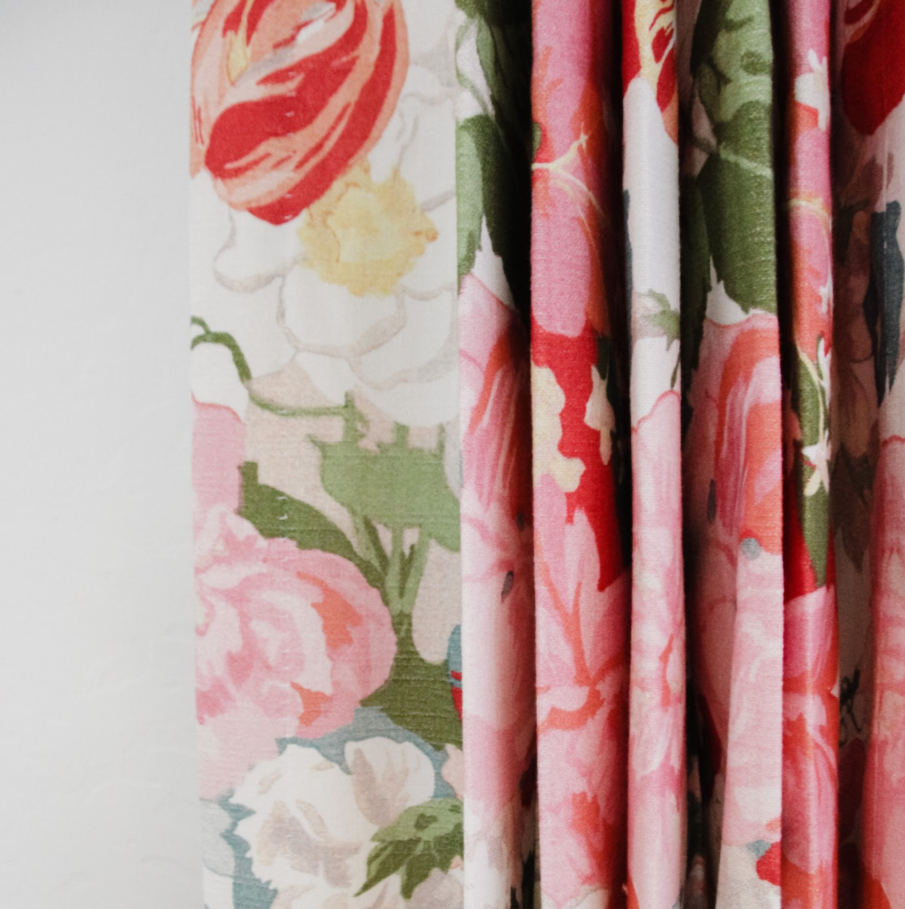 Convertible Drapery in Garden Tea Time - Pink