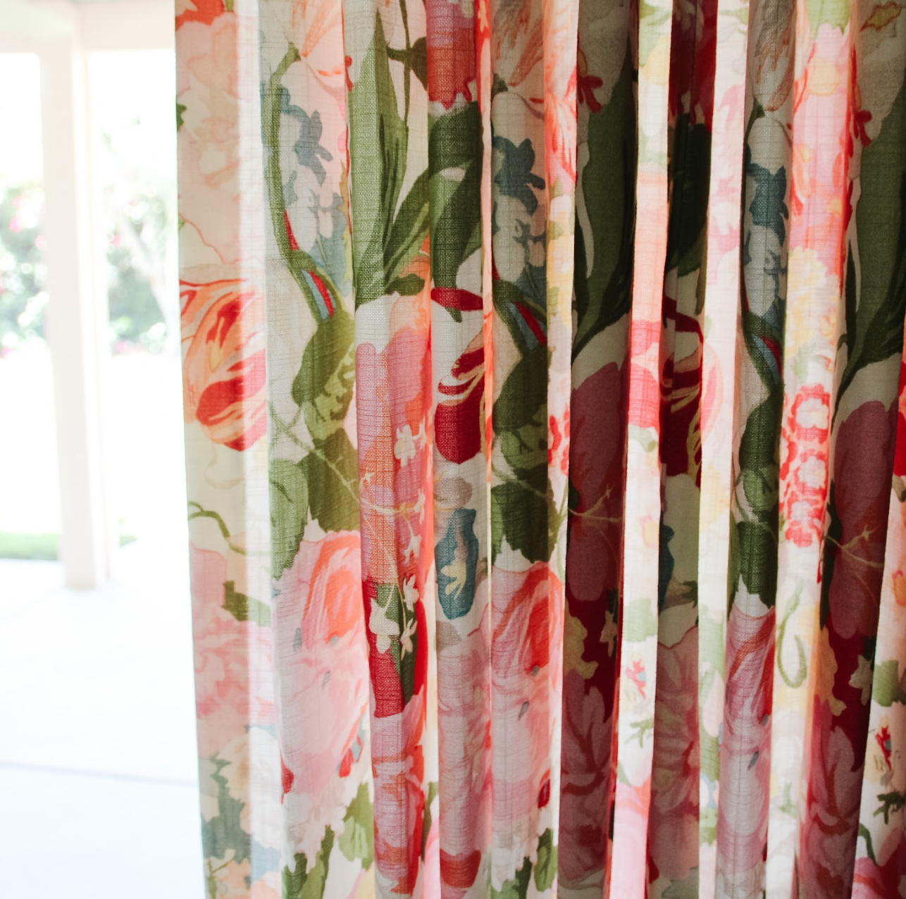 Convertible Drapery in Garden Tea Time - Pink