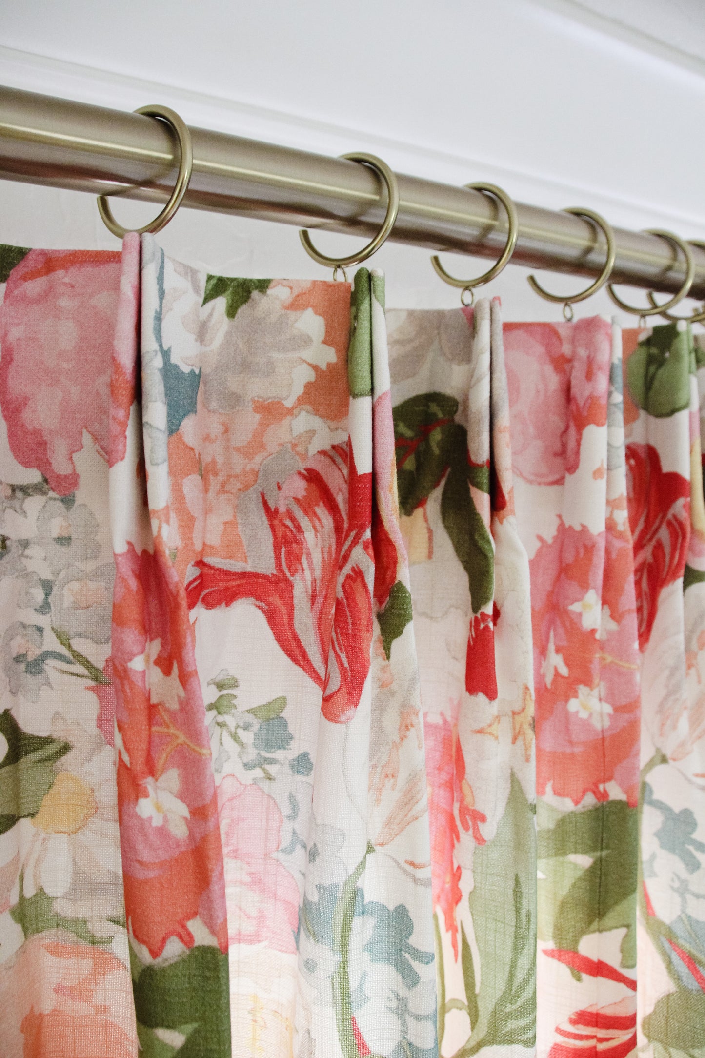 Relaxed Roman Shade in Garden Tea Time - Pink