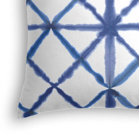 Throw Pillow in Pixel - Allure