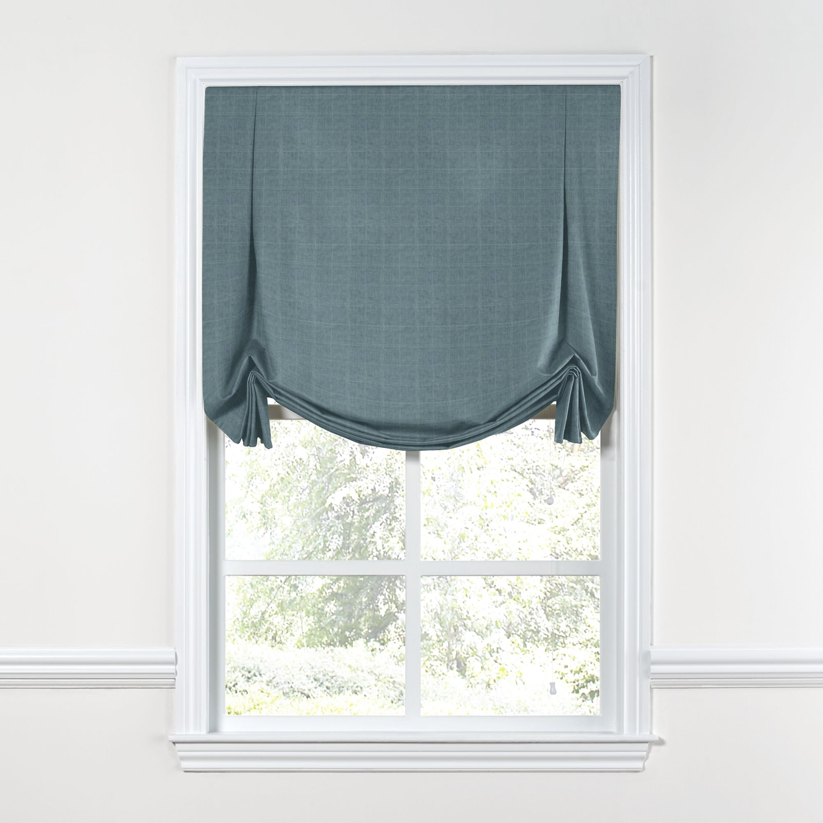Tulip Roman Shade in Moray - Chambray